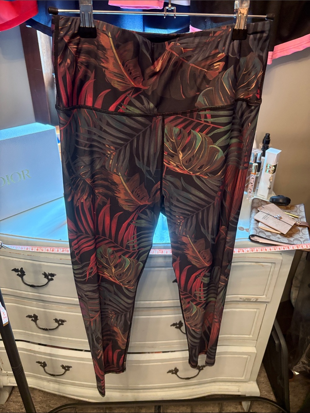High-Waist Tropical Leaf Print Leggings - Black with Red & Green